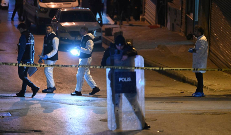 Küçükçekmece’de silahlı saldırı: Çok sayıda yaralı var