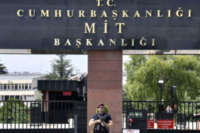 mit-iran-devriminin-lideri-humeyninin-turkiyede-ikamet-ettigi-doneme-ait-belgeyi-paylasti-l27w.jpg