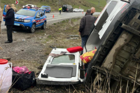 musta-yolcu-minibusu-dere-yatagina-yuvarlandi-9zyt.jpg