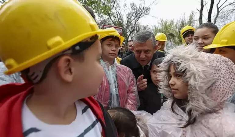 Özgür Özel, maden işçilerini ziyaret etti