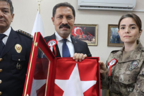 sehidin-kizi-poh-uniformasiyla-babasinin-izinden-gidiyor-lm2n.jpg