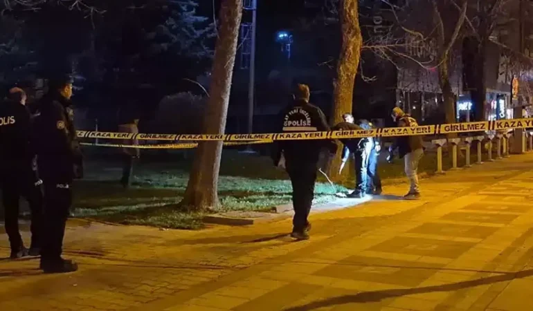 Tartıştığı arkadaşını silahla vurdu