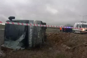 Tur otobüsü devrildi: 20 yaralı