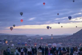 yerli-turistler-gecen-yil-seyahate-5551-milyar-lira-harcadi-151145-20260422.webp.webp