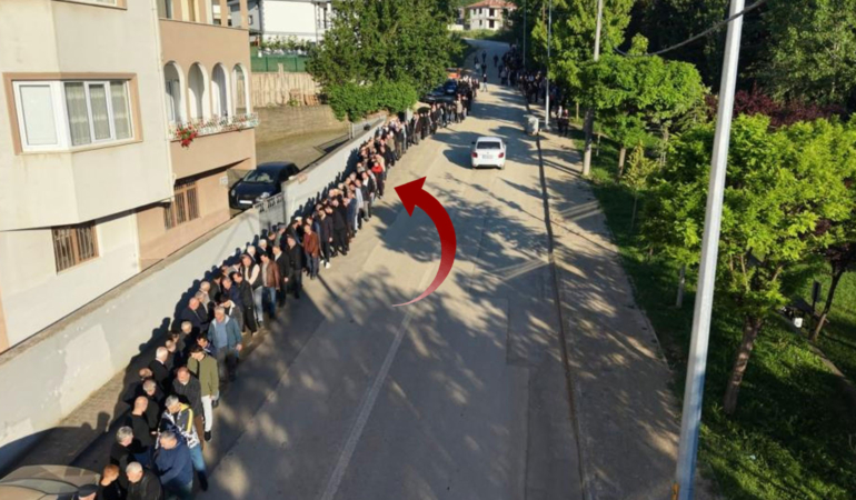 Bayramlaşmada 1 kilometrelik kuyruk oluştu