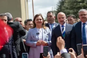 AK Parti'ye geçen Burcu Köksal'a, Afyonkarahisar Belediyesi önünde mehterli karşılama