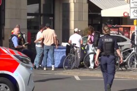 Almanya'da araç kalabalığın arasına daldı: 2 ölü, çok sayıda yaralı