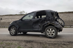 ankarada-feci-kaza-minibus-otomobile-ve-tabela-diregine-carpti-surucu-hayatini-kaybetti-lm06.jpg