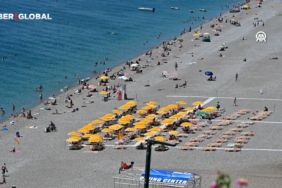 antalya-sahillerinde-arefe-gunu-yogunlugu-yasaniyor-pzts.jpg