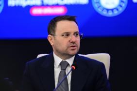 bakan-gurlekten-ozgur-ozele-yanit-iftira-siyasetinin-tezahurudur-45lk.jpg