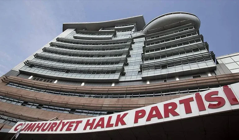 CHP’de eski yöneticiler resmen göreve dönüyor!