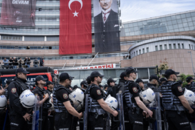 chp-genel-merkezine-girmek-isteyen-isparta-il-baskani-karaca-duserek-yaralandi-mepq.jpg
