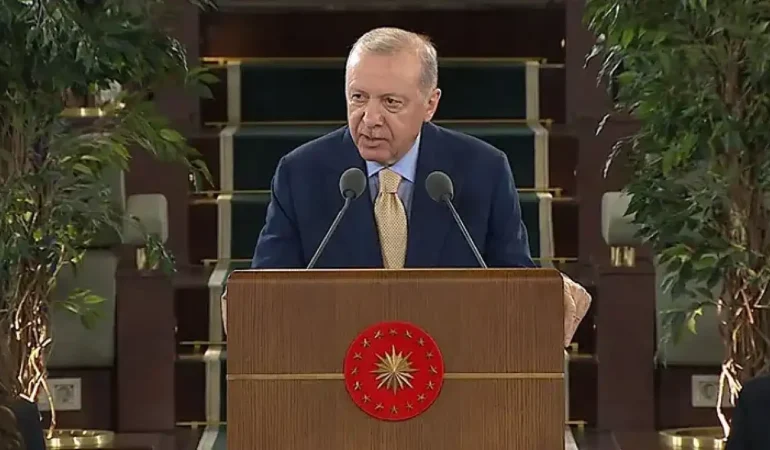 Cumhurbaşkanı Erdoğan Gençlerimizle Kol Kola Omuz Omuza Yürümeyi Sürdüreceğiz