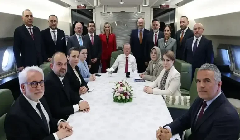 Cumhurbaşkanı Erdoğan Kazakistan Dönüşünde Gazetecilere Konuştu