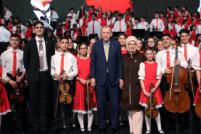 cumhurbaskani-erdogan-ve-esi-emine-erdogan-cumhurbaskanligi-cocuk-orkestrasi-ve-korosu-konserine-kat.jpeg
