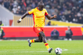fenerbahce-fransada-yilin-takimina-secilen-stoperin-pesinde-jic6.jpg