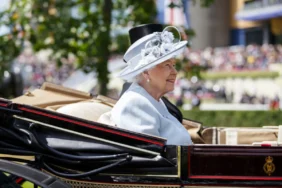 in-2000-queen-elizabeth-was-very-keen-for-then-prince-andrew-to-become-uk-trade-envoy-files-show-192.webp