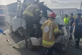 Kamyonet ile TIR çarpıştı: 1 ölü, 1 yaralı