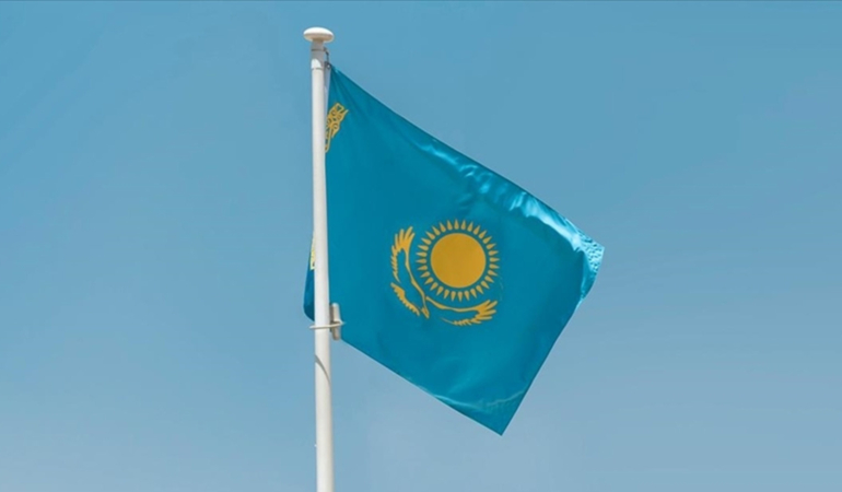 Kazakistan’da uçak düştü: Pilot hayatını kaybetti
