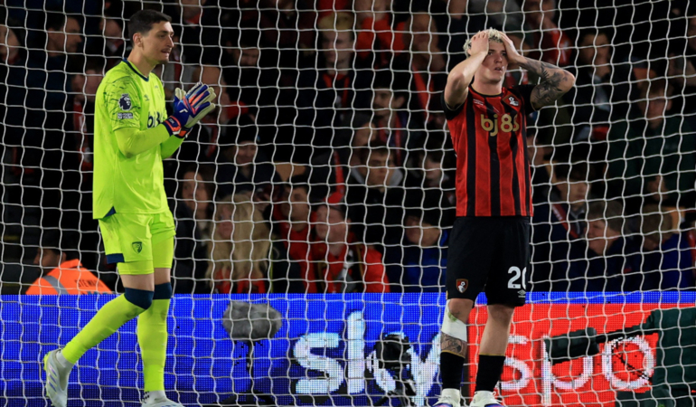 Premier Lig’de skandal olay! 15 yaşındaki kızla yazışması ortaya çıkan yıldız isim kadro dışı kaldı