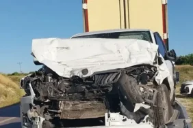 TIR'la çarpışan otomobildeki anne ve kızı öldü, baba ağır yaralı