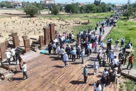 ahlattaki-selcuklu-meydan-mezarligina-ziyaretci-akini-134841-20260827.webp.webp