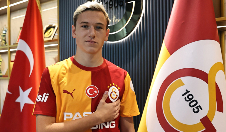Aleksey Batrakov, maça çıkmadan Galatasaray tarihine geçti