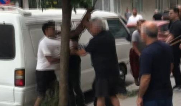 Avcılar’da demir sopalı, taşlı kavga: 1 yaralı