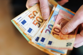 avrupalilar-evde-nakit-para-sakliyor-sebebi-belli-oldu-pplu.jpg