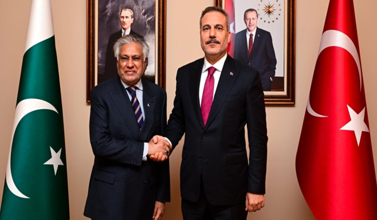 Bakan Fidan, Pakistan Dışişleri Bakanı Ishaq Dar ile görüştü