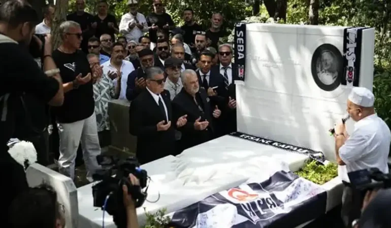 Beşiktaş Onursal Başkanı Süleyman Seba, mezarı başında anıldı