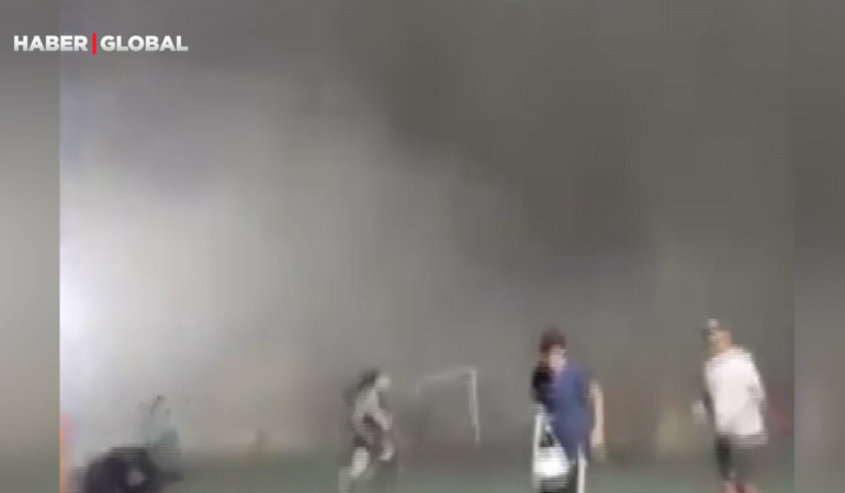 Bir anda toz bulutu fırtınası stadyumu kapladı, herkes böyle kaçtı