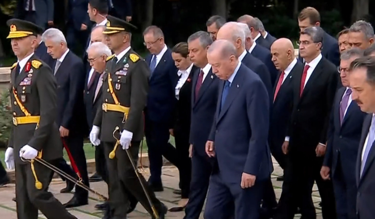 Cumhurbaşkanı Erdoğan başkanlığındaki devlet erkanı Anıtkabir’de