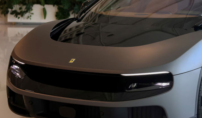 Ferrari’nin ilk elektrikli aracı 40 milyon dolara satıldı