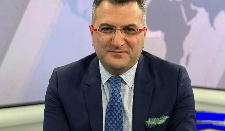 Gazeteci Cem Küçük Gözaltına Alındı