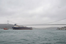 istanbul-bogazi-liberya-bayrakli-kuru-yuk-gemisi-gecisi-nedeniyle-transit-gemi-gecisine-kapatildi-qc.jpeg