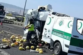 Kamyonet, kamyona arkadan çarptı: 1 ölü, 2 yaralı