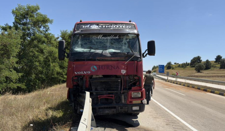 Kastamonu’da tır ile çarpışan traktörün sürücüsü öldü