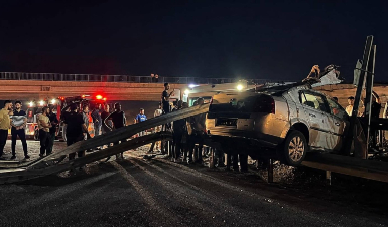 Malatya’da çelik bariyerlere çarpan 17 yaşındaki ehliyetsiz sürücü can verdi