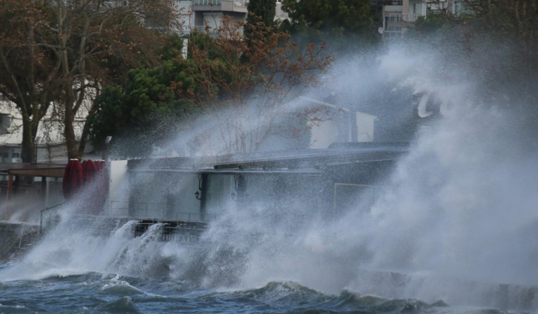 Marmara ve Ege’de fırtına alarmı: Rüzgar 8 kuvvetinde esecek