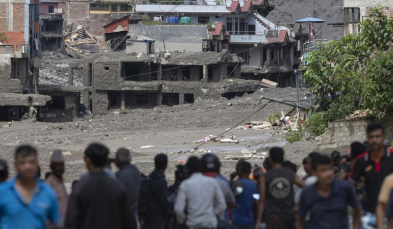 Nepal’deki selde hayatını kaybedenlerin sayısı 389’a yükseldi
