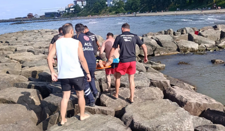 Aynı aileden dört kişi boğulma tehlikesi geçirdi