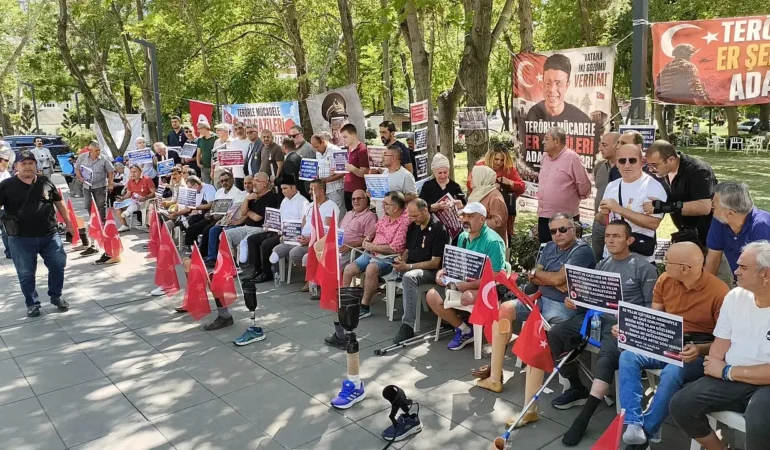 Şehit aileleri ve gazilerin eylemine müdahale Güvenpark bariyerlerle kapatıldı