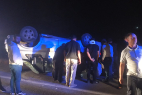 sivasta-minibus-devrildi-ayni-aileden-7-yarali-rtk5.jpg