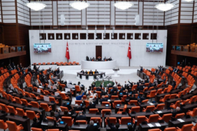 suca-suruklenen-cocuklara-iliskin-duzenlemeyi-iceren-kanun-teklifinin-ilk-iki-maddesi-tbmmde-kabul-e.jpeg