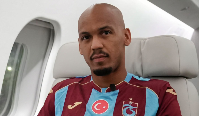 Trabzonspor’un yeni transferi Fabinho formayla ilk pozunu verdi: Türkiye’ye geliyor