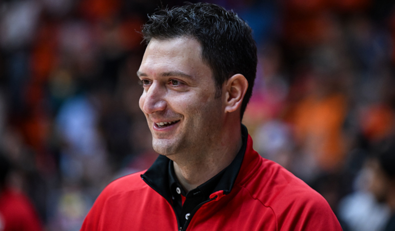 Türk çalıştırıcı Ferhat Akbaş, Asya’da yılın voleybol başantrenörü seçildi