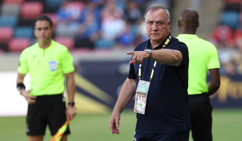 78 yaşındaki Dick Advocaat, Curaçao Milli Takımı ile yeni sözleşme imzaladı
