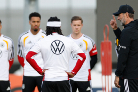 a-milli-takim-da-muzdaripti-jurgen-klopp-kamp-otelinde-sac-tirasini-yasakladi-xiib.jpg
