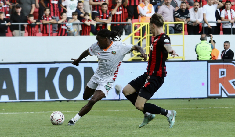 Alanyaspor, zorlu Çorum FK deplasmanında üç puana uzandı!